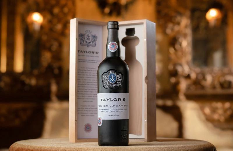Taylor's Coronation Very, Very Old Tawny Port 4 Taylor's Coronation Very, Very Old Tawny Port - Image 2